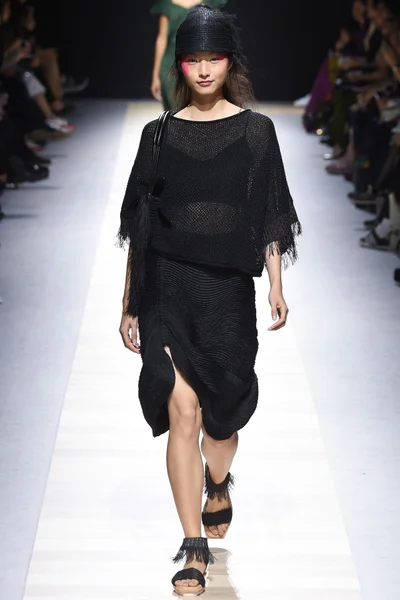 Look 27